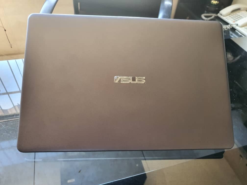 Asus FL8000U