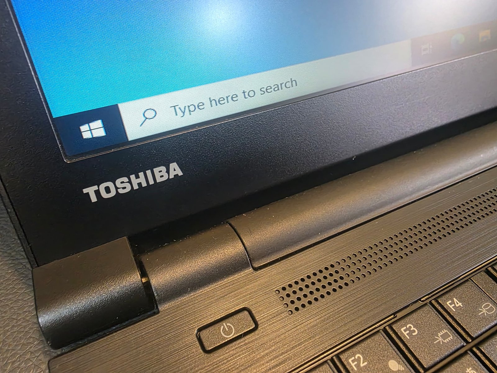 Toshiba Dynabook AZ35MB